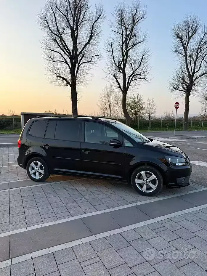 Usata VW Touran Comfortline 105 CV (77 kW) 2011 Nero Monovolume
