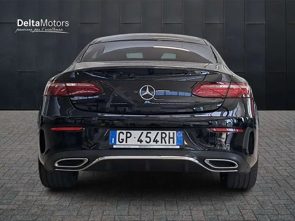 Usata Mercedes E300 Premium Plus 265 CV (194 kW) 2023 Nero Coupé