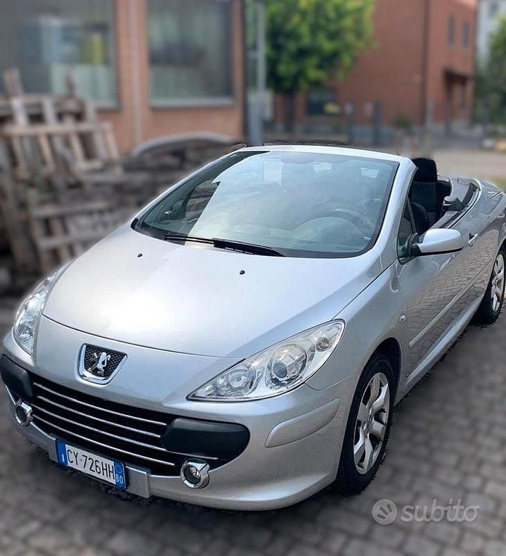 Usata Peugeot 307 CC 109 CV (80 kW) 2005 Argento Cabrio
