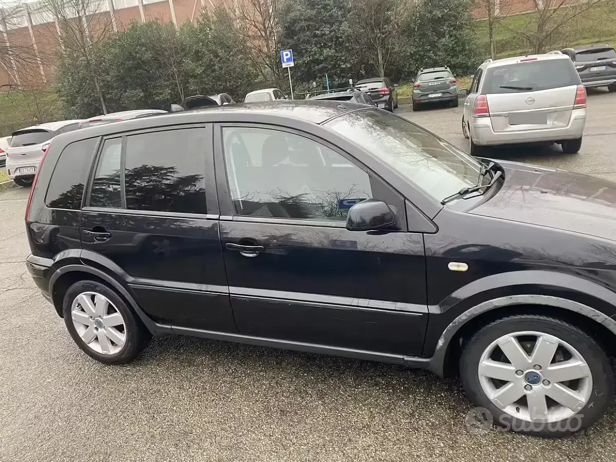 Usata Ford Fusion 68 CV (50 kW) 2008 Nero Utilitaria
