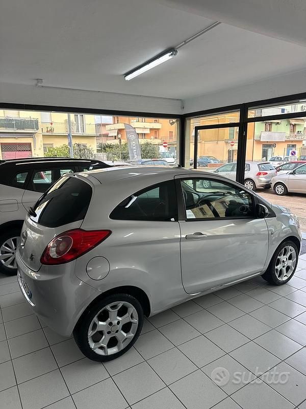 Usata Ford Ka Titanium 69 CV (50 kW) 2010 Grigio Berlina