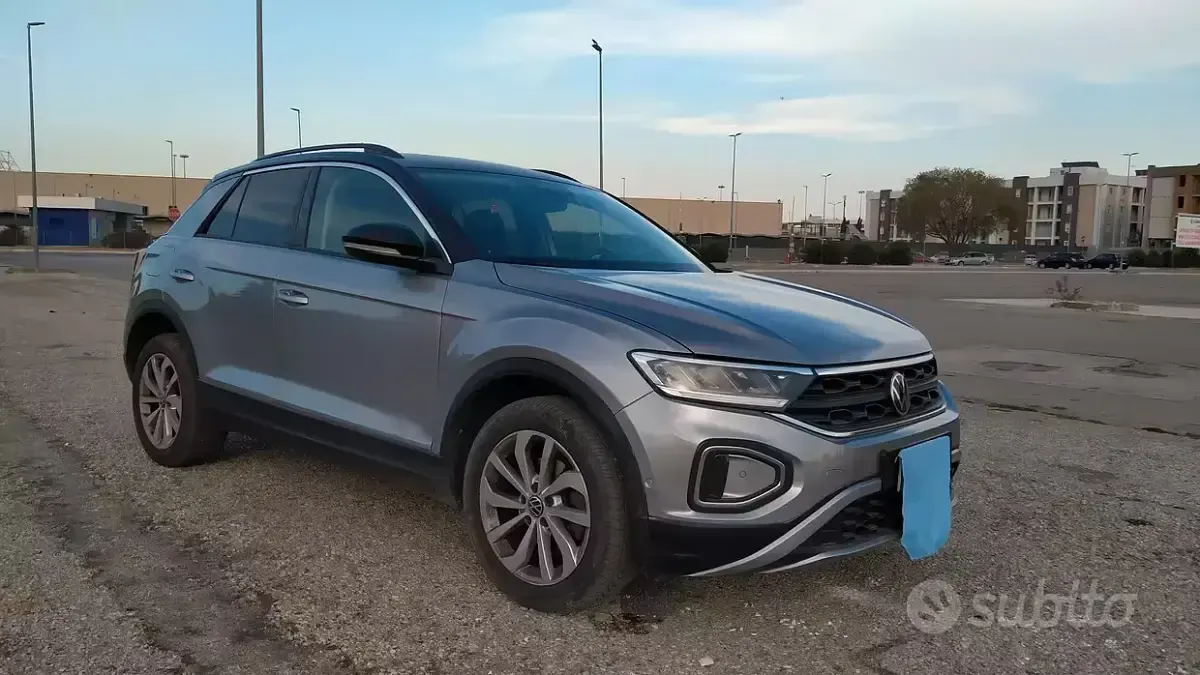 Usata VW T-Roc Life 150 CV (110 kW) 2022 Grigio SUV