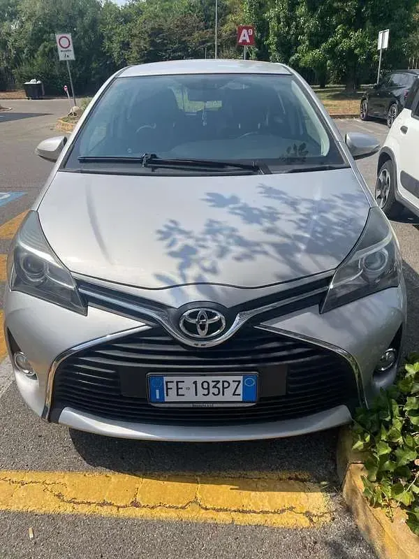 Usata Toyota Yaris Active 69 CV (50 kW) 2016 Berlina
