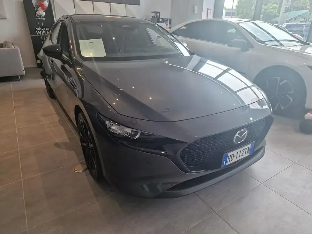 Nuova Mazda 3 140 CV (102 kW) 2026 Machine grey Berlina