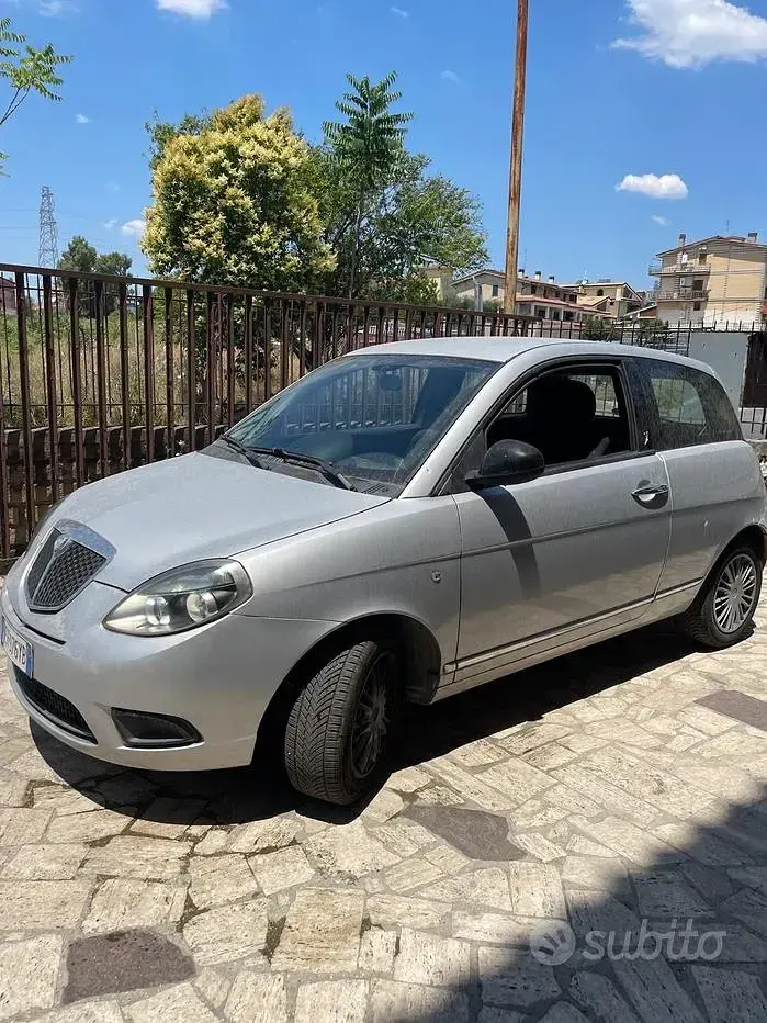 Usata Lancia Ypsilon 60 CV (44 kW) 2011 Grigio Utilitaria
