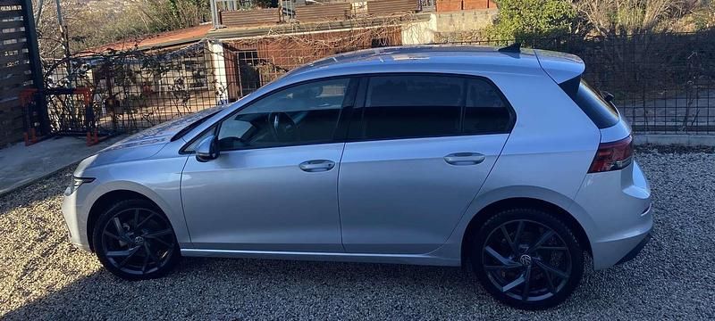 Usata VW Golf VIII Life 116 CV (85 kW) 2024 Berlina