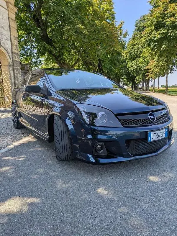 Usata Opel Astra GTC OPC 241 CV (177 kW) 2007 Berlina