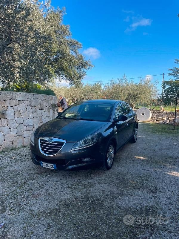Grigio Usata 2010 Lancia Delta Due volumi | 2800 € (Buon prezzo) - Immagine 1/4