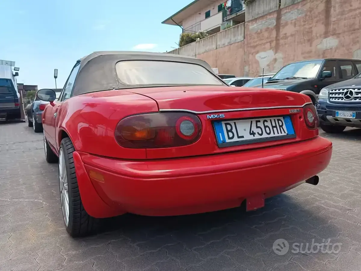 Usata Mazda MX5 116 CV (85 kW) 1992 Rosso Cabrio
