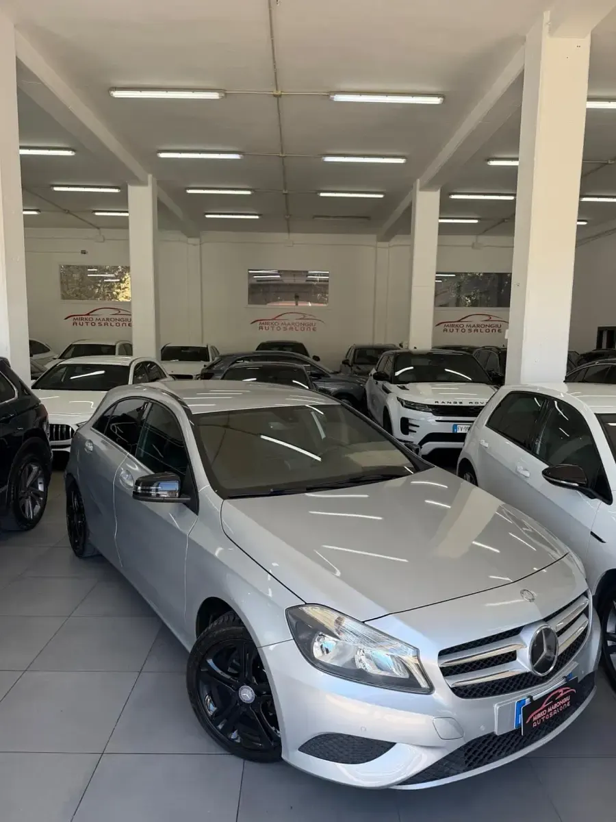 Usata Mercedes A180 109 CV (80 kW) 2016 Grigio Utilitaria