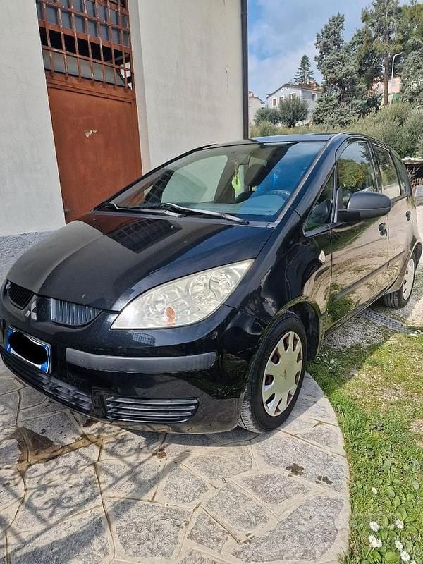 Usata Mitsubishi Colt Invite 95 CV (69 kW) 2005 Nero Utilitaria
