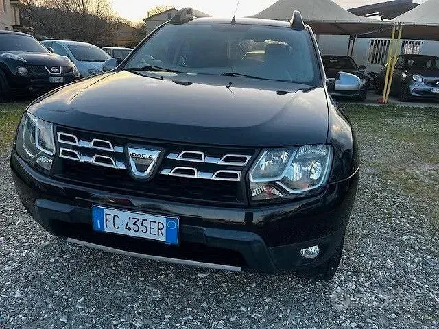 Usata Dacia Duster Lauréate 109 CV (80 kW) 2016 Nero SUV
