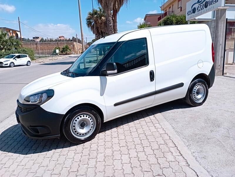 Usata Fiat Doblò 95 CV (69 kW) 2018 Bianco Monovolume