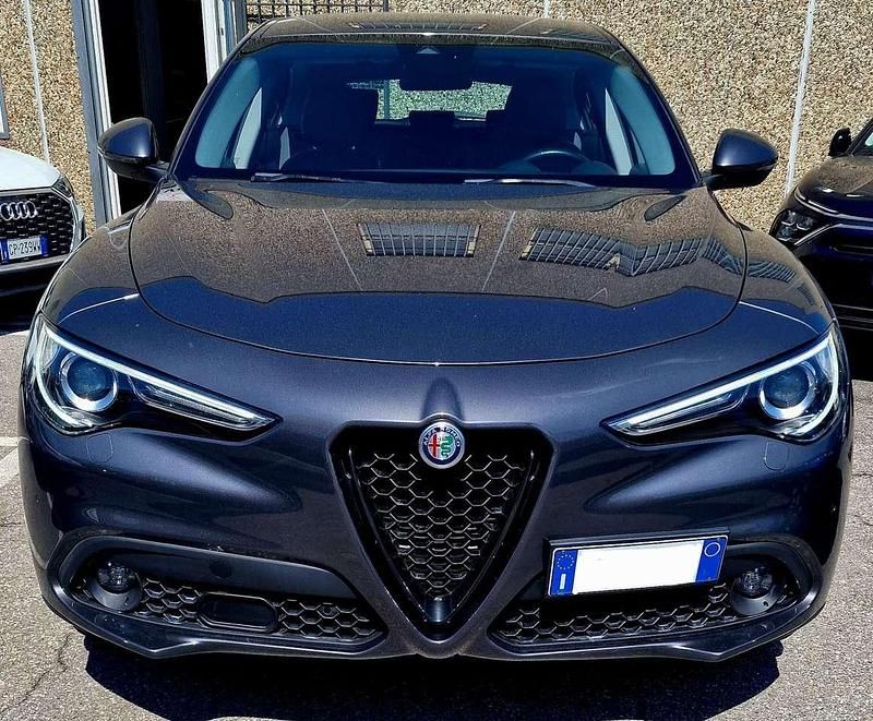 Usata Alfa Romeo Stelvio Sprint 190 CV (139 kW) 2020 Grigio vesuvio SUV