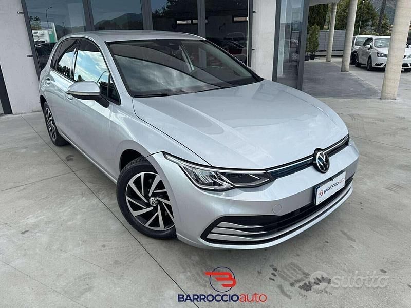 Grigio Usata 2021 VW Golf VIII Life Tre volumi | 17.500 € (Super prezzo) - Immagine 1/4