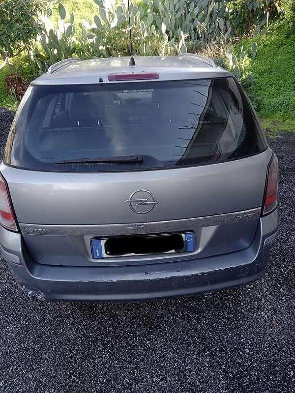 Usata Opel Astra Enjoy 101 CV (74 kW) 2005 Station wagon