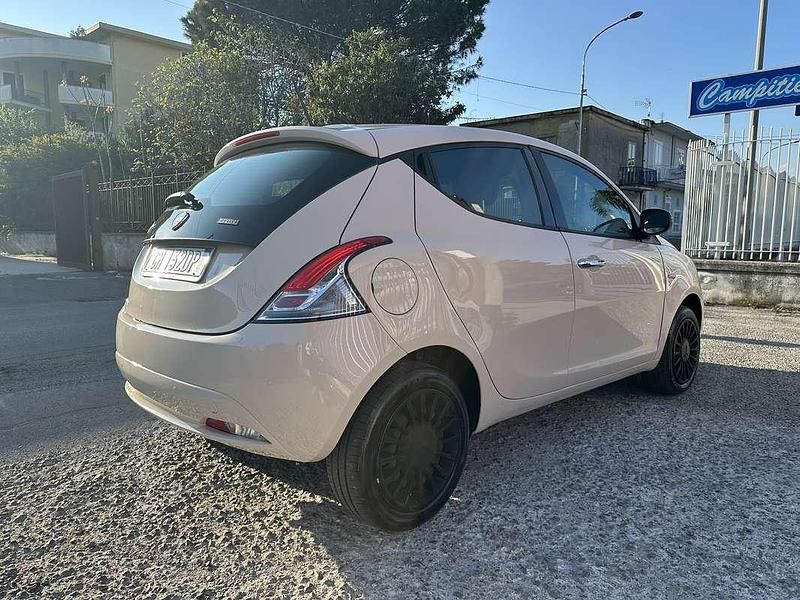 Usata Lancia Ypsilon 69 CV (50 kW) 2022 Utilitaria
