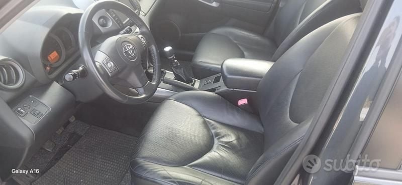 Usata Toyota RAV4 Luxury 177 CV (130 kW) 2008 Grigio SUV