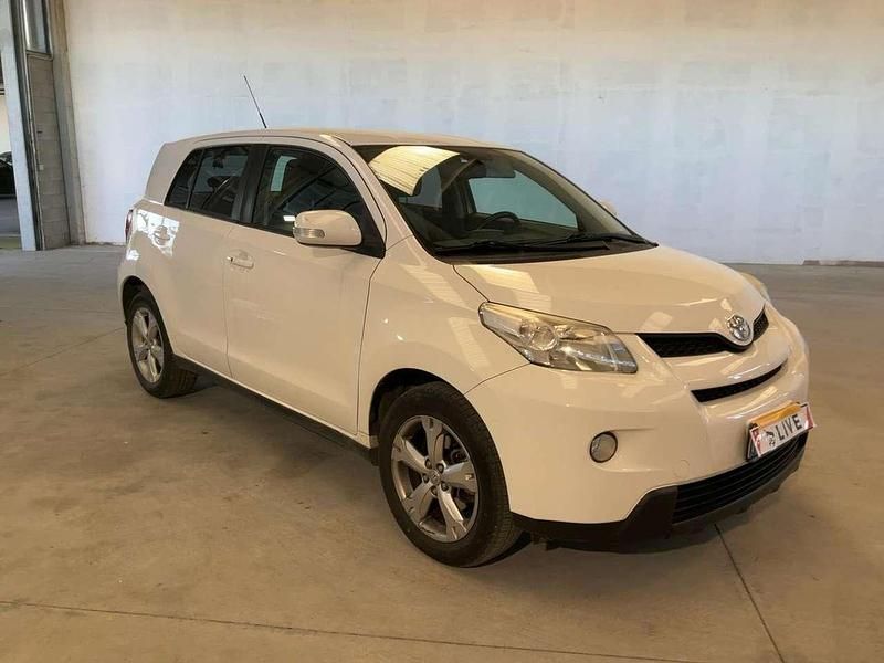 Usata Toyota Urban Cruiser Sol 90 CV (66 kW) 2011 Bianco Utilitaria