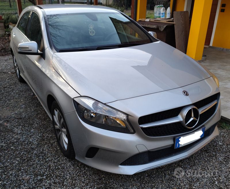 Usata Mercedes A160 102 CV (75 kW) 2018 Grigio Utilitaria