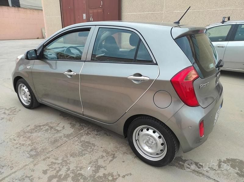 Usata Kia Picanto 68 CV (50 kW) 2015 Grigio Utilitaria