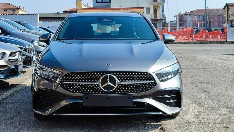 Usata Mercedes A180 Premium 136 CV (100 kW) 2025 Grigio Berlina