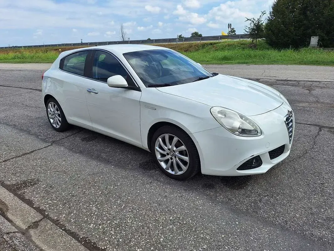 Usata Alfa Romeo Giulietta Progression 105 CV (77 kW) 2013 Bianco Utilitaria