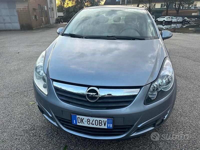 Usata Opel Corsa Cosmo 90 CV (66 kW) 2007 Grigio Berlina