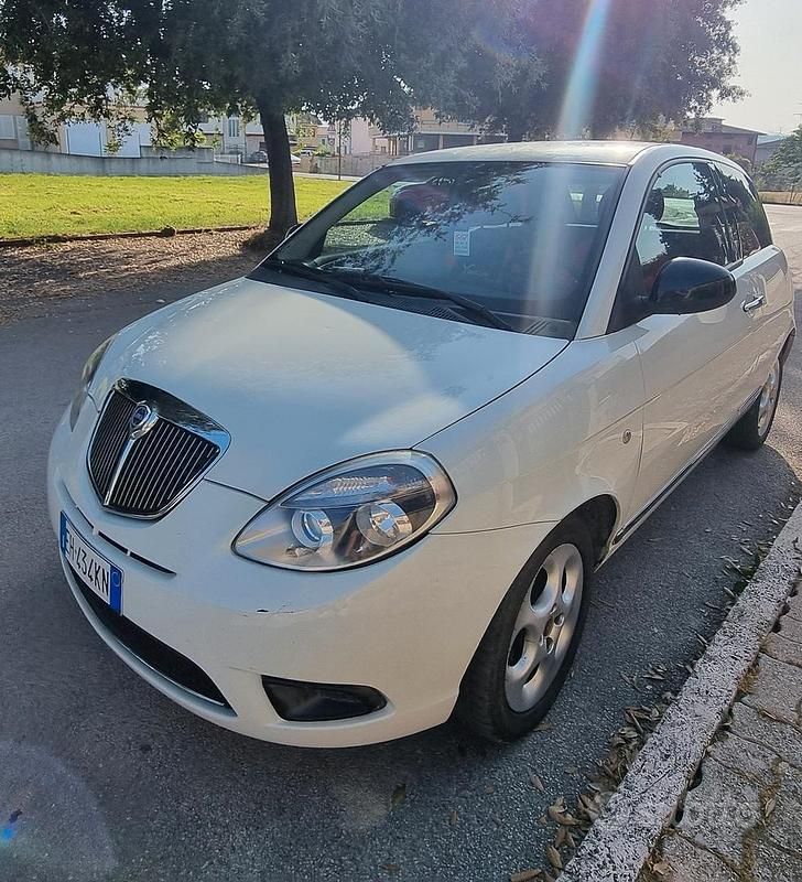 Usata Lancia Ypsilon 2011 Bianco Utilitaria