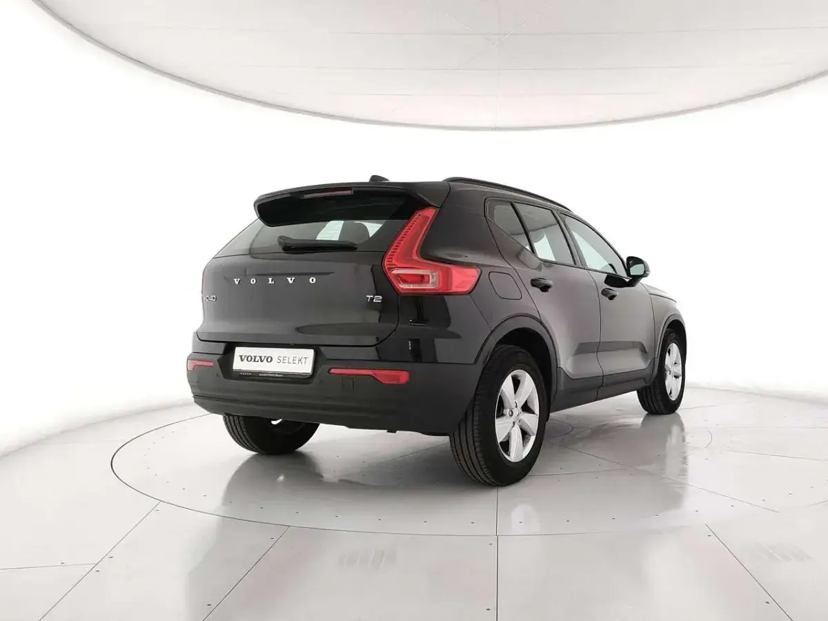 Usata Volvo XC40 Momentum 129 CV (94 kW) 2022 Nero SUV