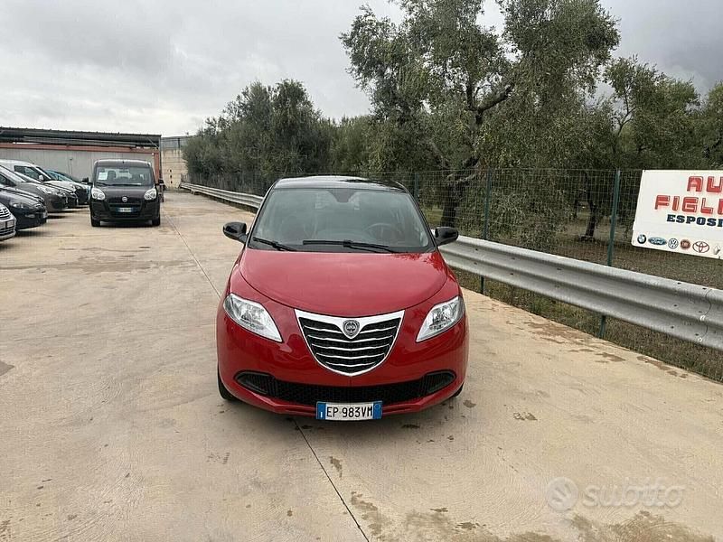 Usata Lancia Ypsilon 69 CV (50 kW) 2013 Rosso Utilitaria