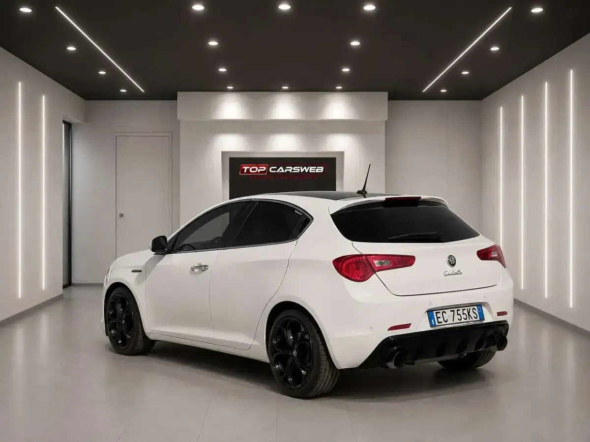Usata Alfa Romeo Giulietta Distinctive 170 CV (125 kW) 2010 Bianco Utilitaria