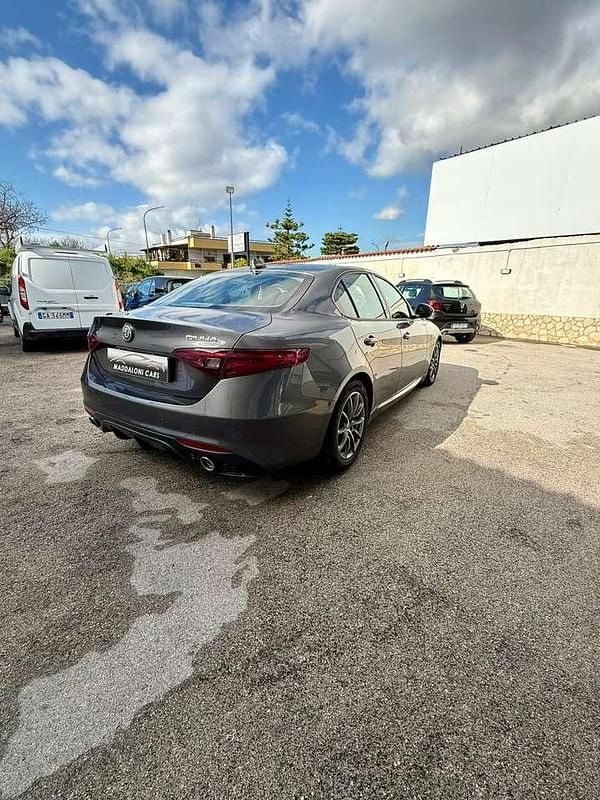 Usata Alfa Romeo Giulia Super 150 CV (110 kW) 2016 Grigio Berlina