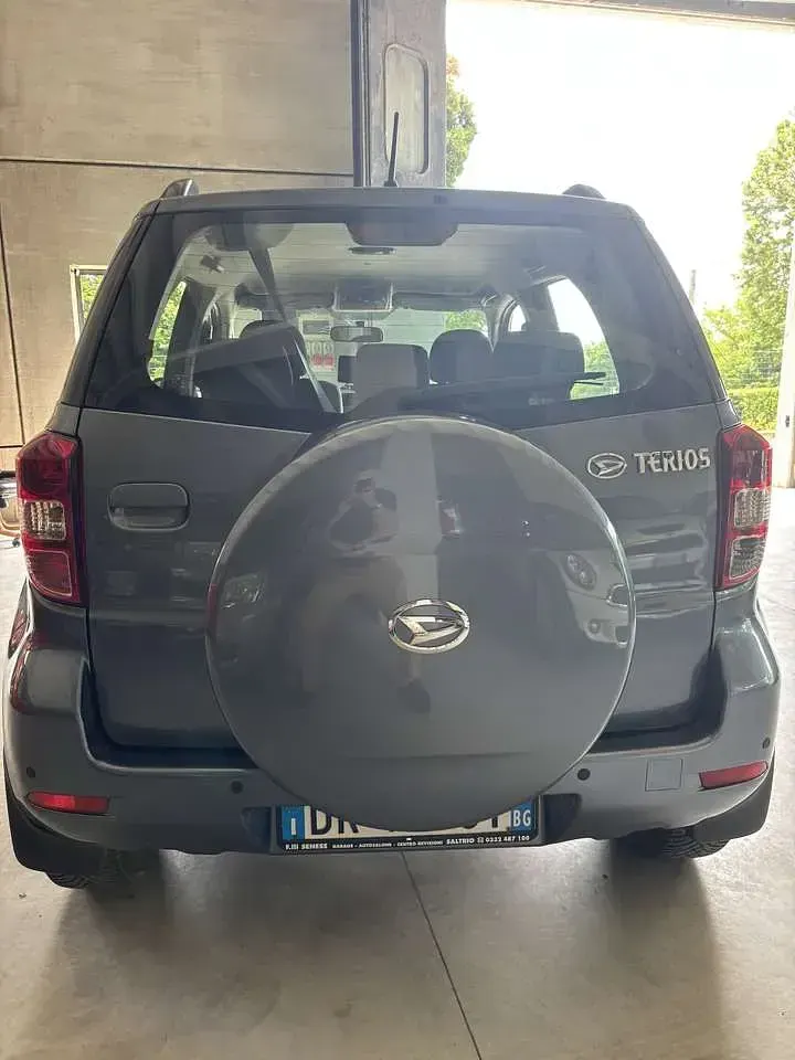 Usata Daihatsu Terios 105 CV (77 kW) 2008 Grigio scuro mett SUV