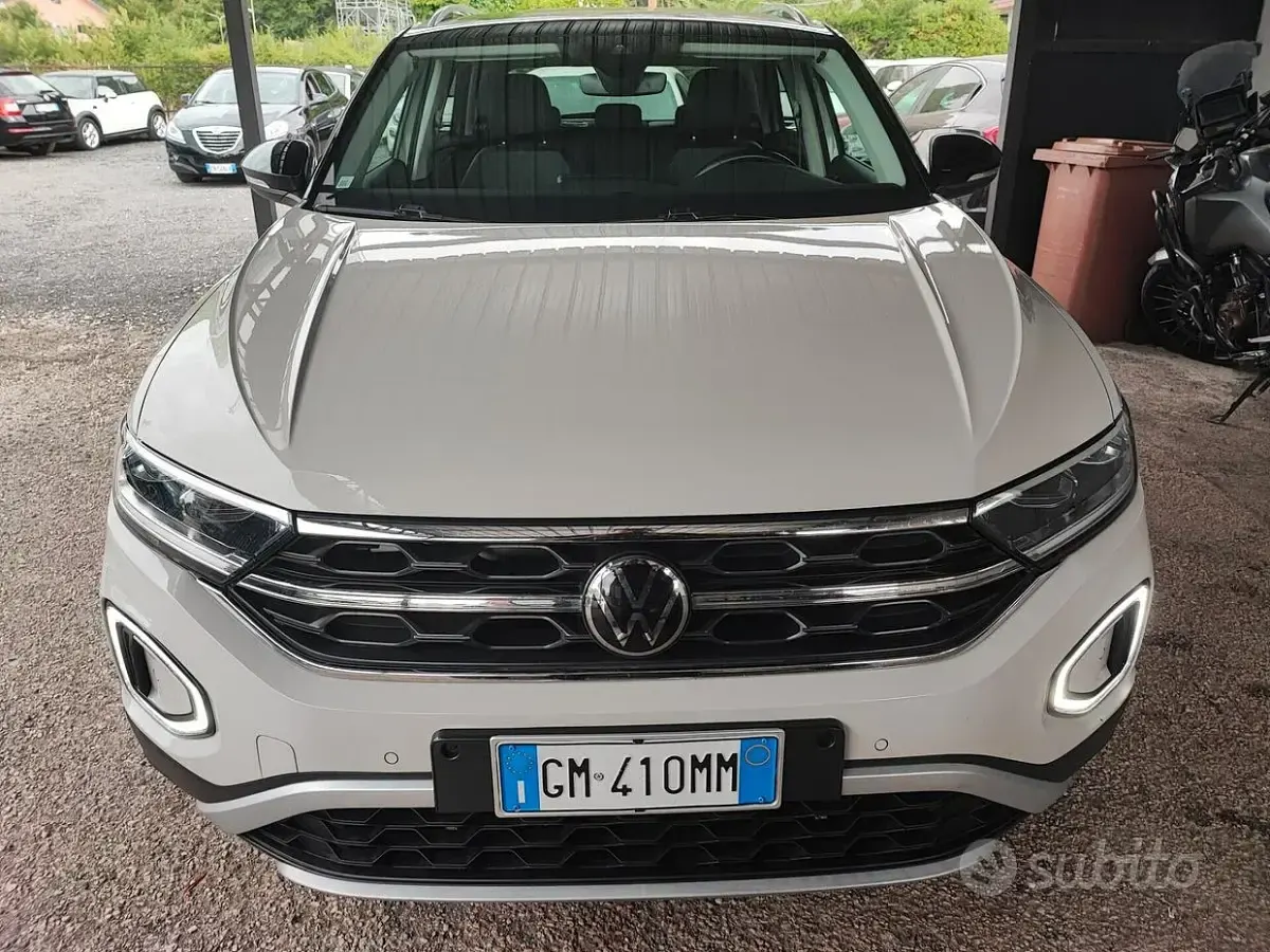 Usata VW T-Roc Style 110 CV (80 kW) 2023 Beige SUV