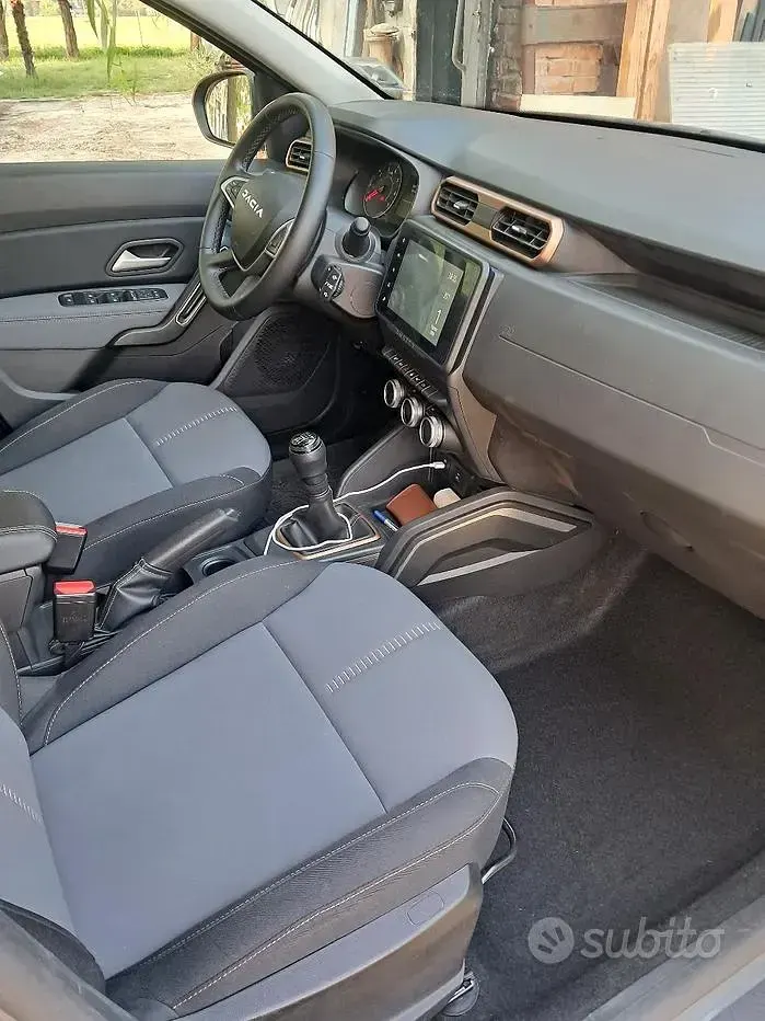 Usata Dacia Duster 101 CV (74 kW) 2024 Grigio SUV