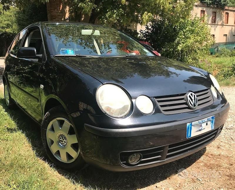 Nero Usata 2003 VW Polo Due volumi | 1700 € (Buon prezzo) - Immagine 1/4