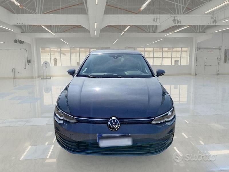 Usata VW Golf VIII Life 150 CV (110 kW) 2023 Grigio Berlina