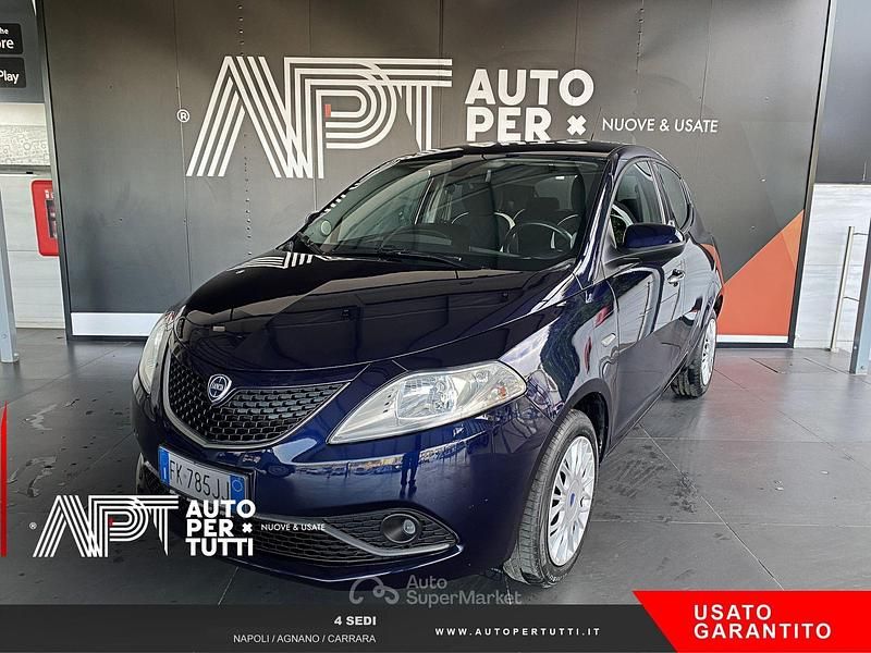 Usata Lancia Ypsilon Gold 69 CV (50 kW) 2017 Blu Utilitaria