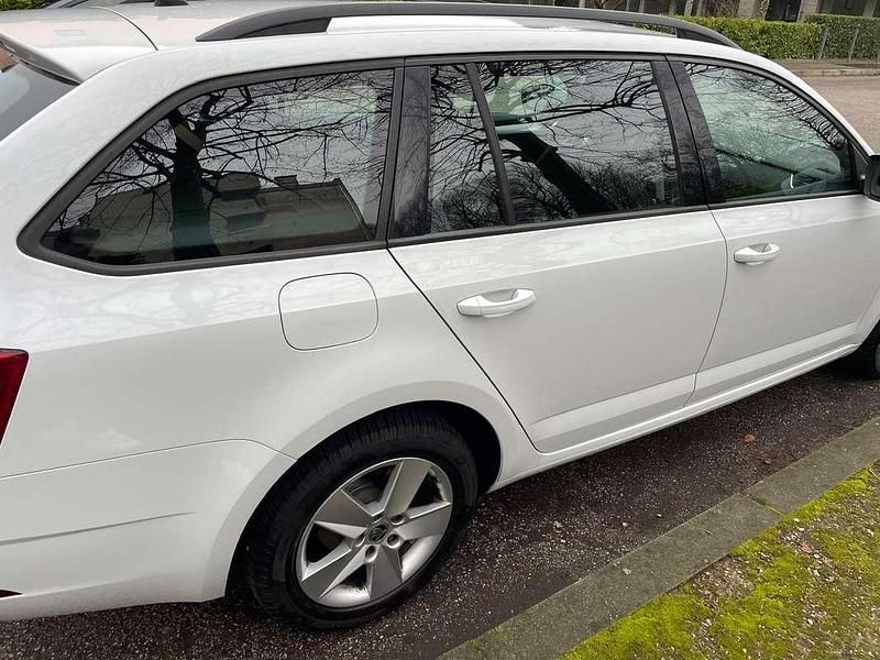 Usata Skoda Octavia Executive 116 CV (85 kW) 2018 Bianco Station wagon