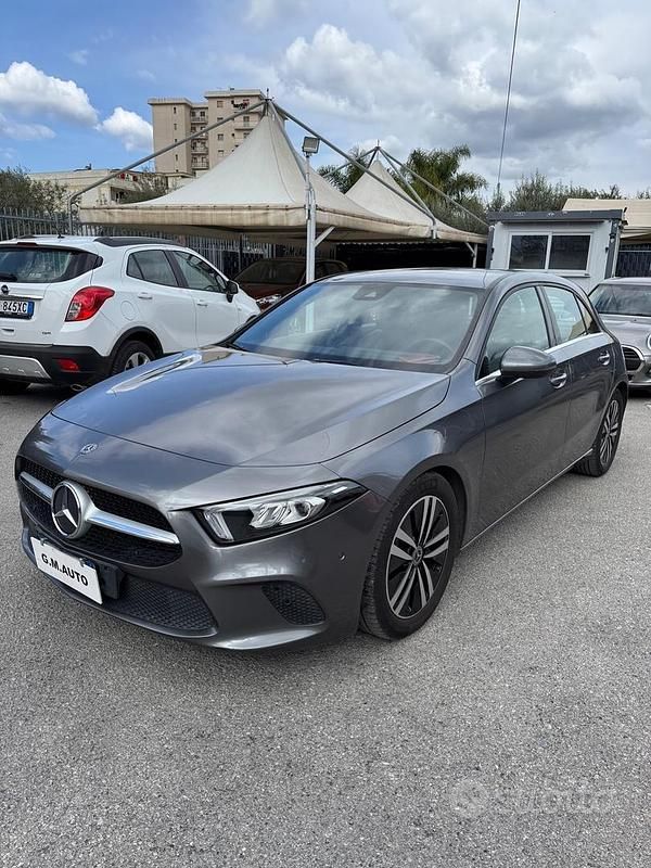 Usata Mercedes A180 116 CV (85 kW) 2019 Grigio Berlina