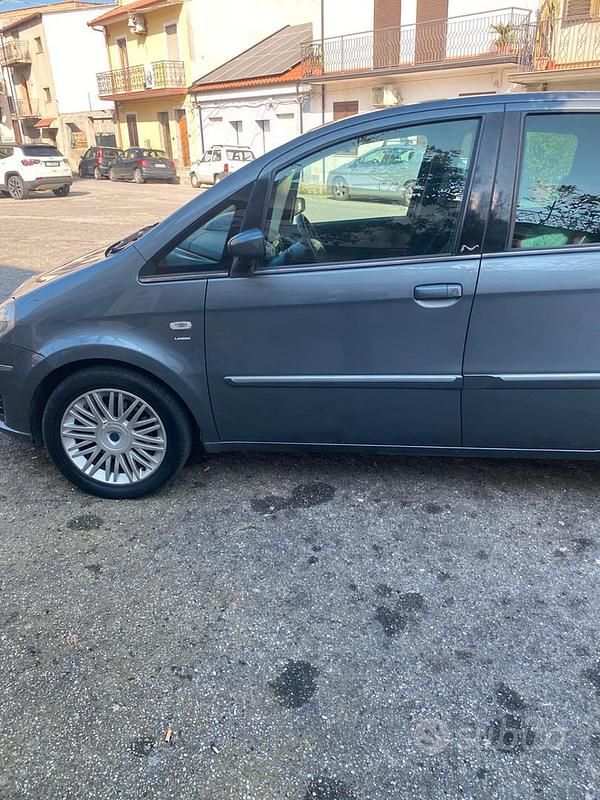 Usata Lancia Musa 90 CV (66 kW) 2009 Grigio Monovolume