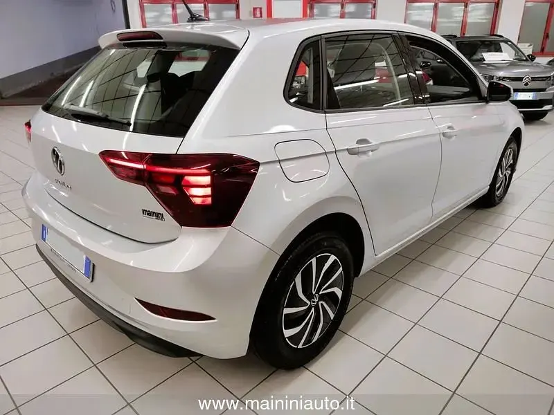 Usata VW Polo Life 80 CV (58 kW) 2024 Argento Utilitaria
