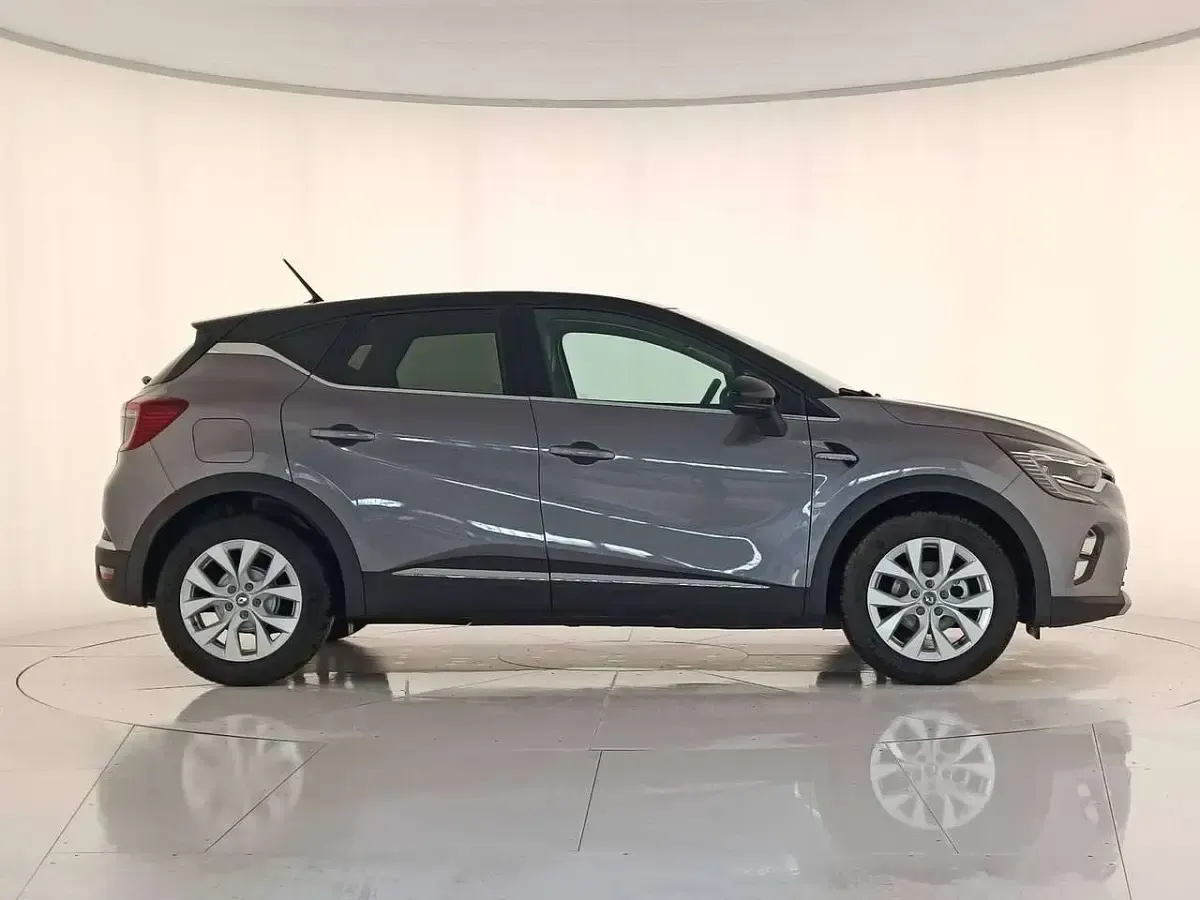 Usata Renault Captur Intens 91 CV (66 kW) 2021 Grigio argento SUV