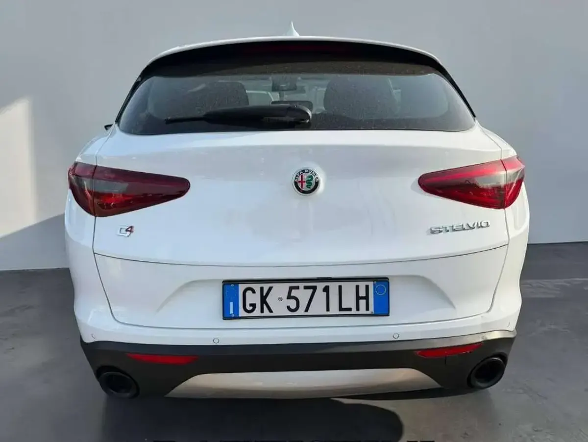 Usata Alfa Romeo Stelvio Business 190 CV (139 kW) 2022 Bianco SUV