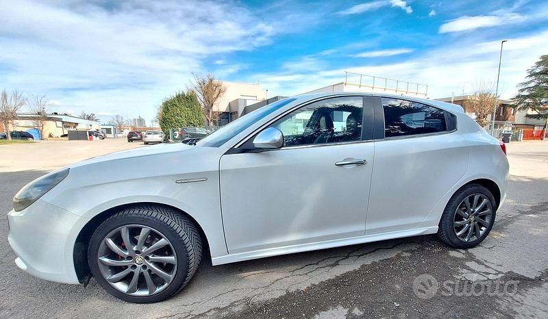 Usata Alfa Romeo Giulietta 105 CV (77 kW) 2011 Utilitaria