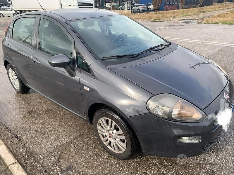 Usata Fiat Grande Punto 77 CV (56 kW) 2016 Grigio Utilitaria