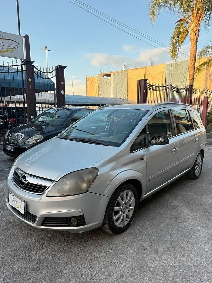 Usata Opel Zafira Cosmo 120 CV (88 kW) 2006 Grigio Monovolume