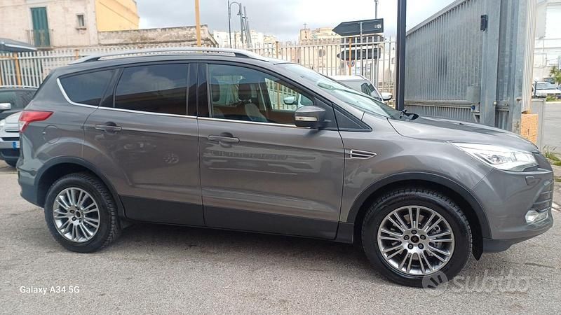 Usata Ford Kuga Titanium 140 CV (102 kW) 2014 Grigio SUV