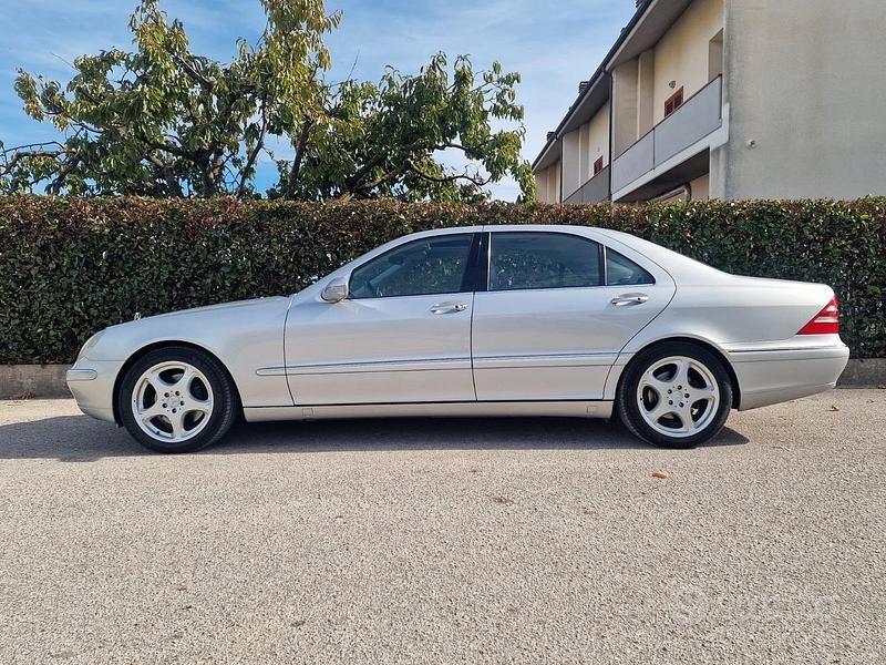 Usata Mercedes S500 306 CV (225 kW) 2000 Grigio Berlina
